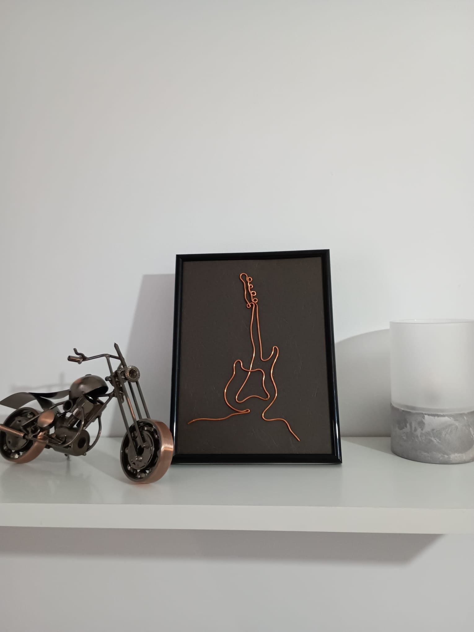 Tablou decorativ - Chitară electrică din sârmă de cupru
