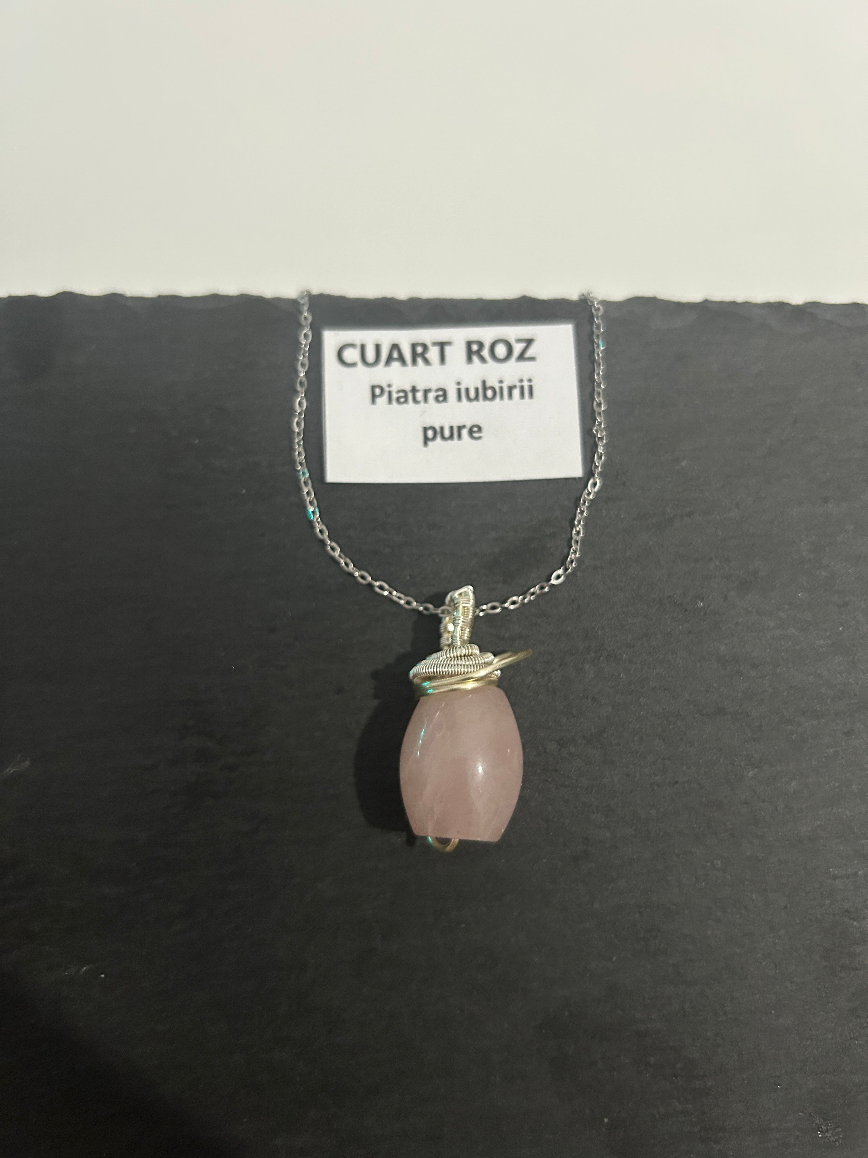 Lanț din sârmă de cupru suflată cu argint și cuart roz