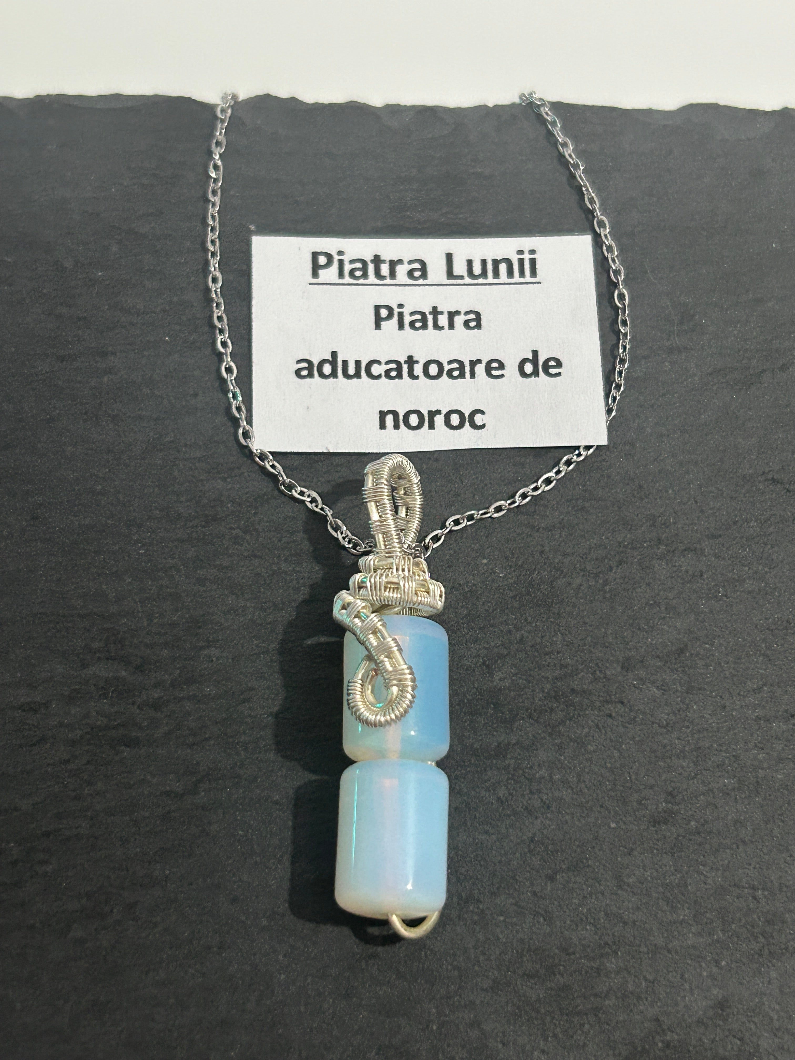 Lanț din sârmă de cupru suflată cu argint și Piatra Lunii