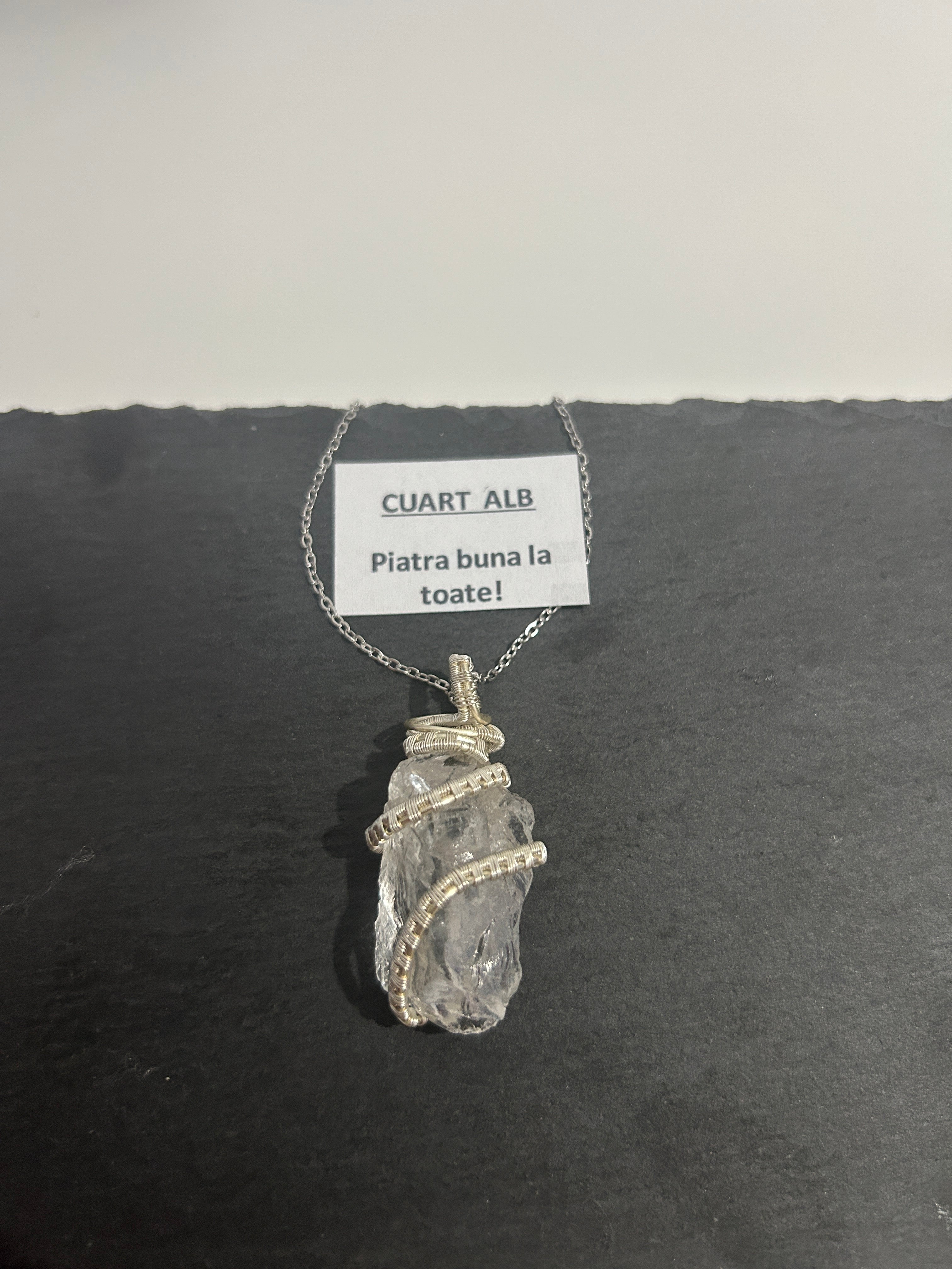 Lanț din sârmă de cupru suflată cu argint și cuart alb