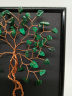 Tablou handmade din sârmă de cupru cu pietre de Malachit — decor elegant și simbol al protecției energetice și al transformării personale